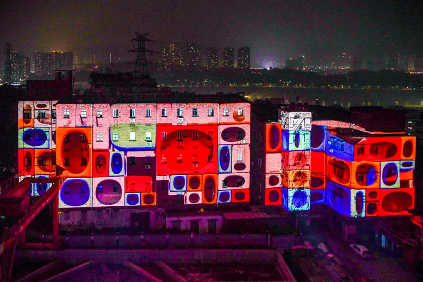 光影艺术节上的作品《多维都市,空间镜像》。邹乐摄