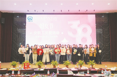 8-3 3守护“她”健康.jpg