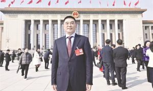 1-3 2 全国人大代表、万华.jpg