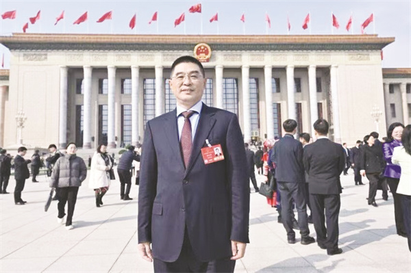 1-3 2 全国人大代表、万华.jpg