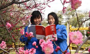 6 （图片新闻）淮北矿业集团淮北选煤厂：以书为伴 阅见春天.jpg