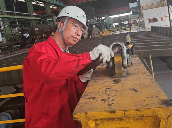 4 2 北重集团特钢事业部 108 车间安全员管理石峰.jpg