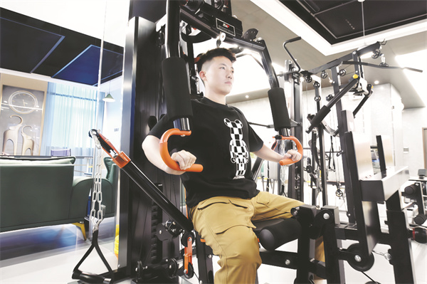 4-1 1 1“汗”洒健身房.jpg