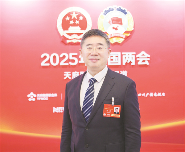 4-3 2 全国人大代表喻渝.jpg