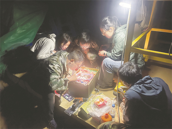 1-2 2 “小团队”干出“大成果”.jpg