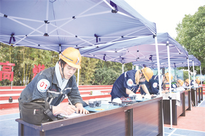 8-1 1 1进行技术比武.jpg