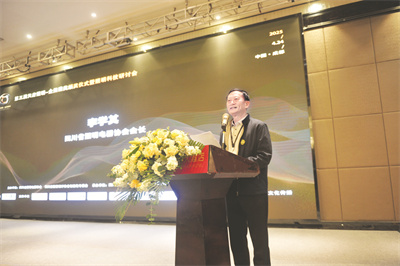 4-1 1 1、四川省照明电器协会会长李学其代表主办单位致辞.jpg