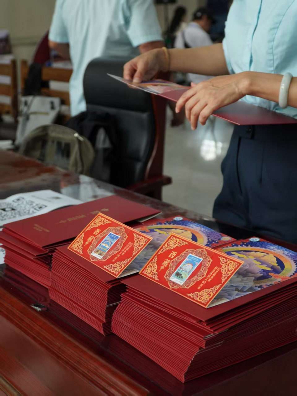 “纪念西藏自治区成立60周年”邮资彩戳在京首发